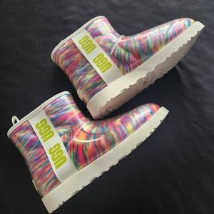 UGG Clear Mini Pixelated Boots Womens Size 8
